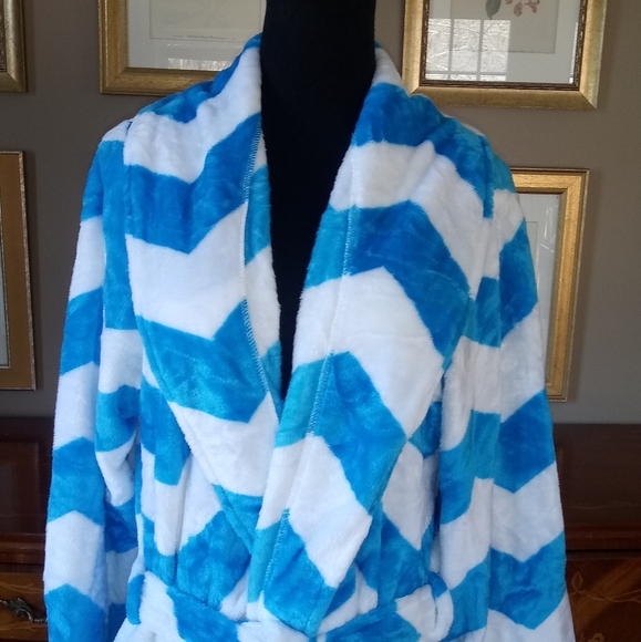 0117 Soft & Cozy Chevron Robe - Picture 2 of 7